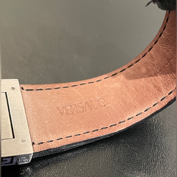 Womens Versace Watch w/ Leather Band - Picture 9 of 12